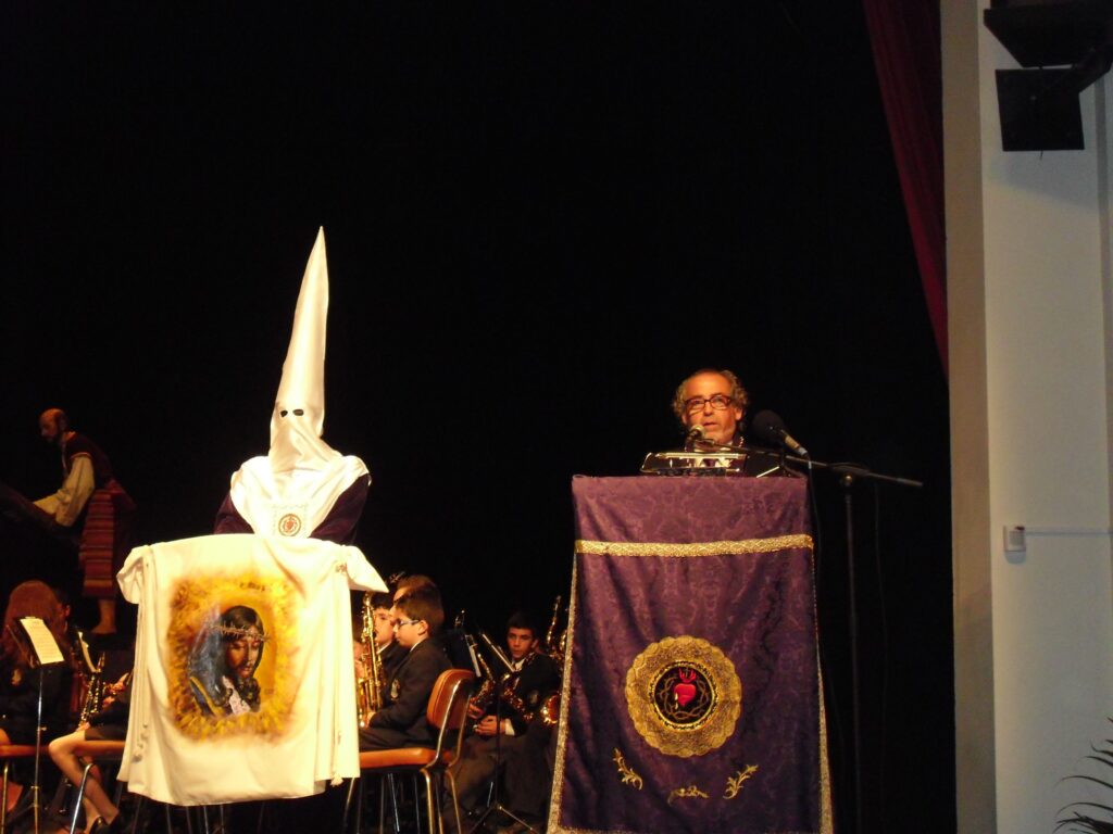 El Autor, dando las gracias a todos los asistentes.