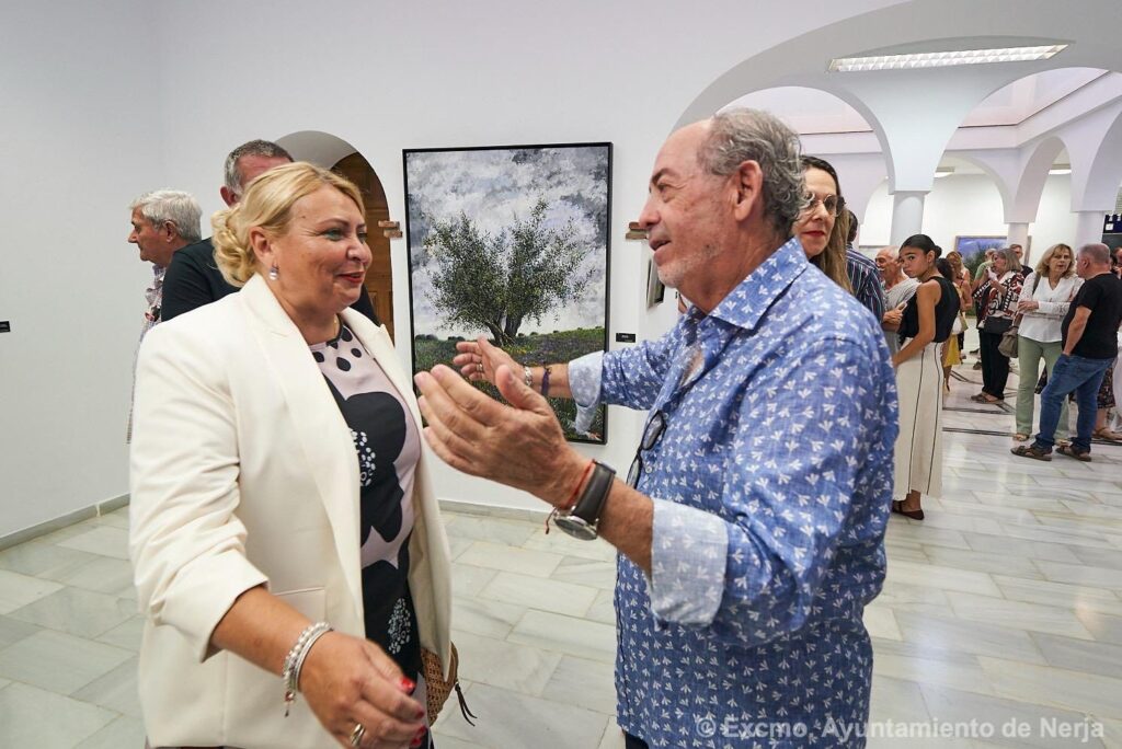 Carlos Ariza, Inauguración de la Exposición "Entre Verdes y Violáceos", Nerja 2025